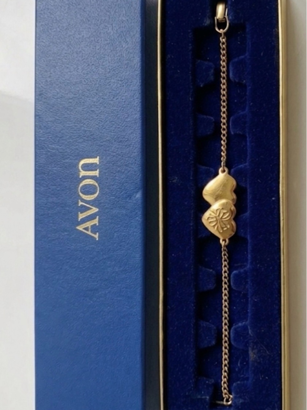 VINTAGE 1992 Avon Gold Double Heart Bracelet